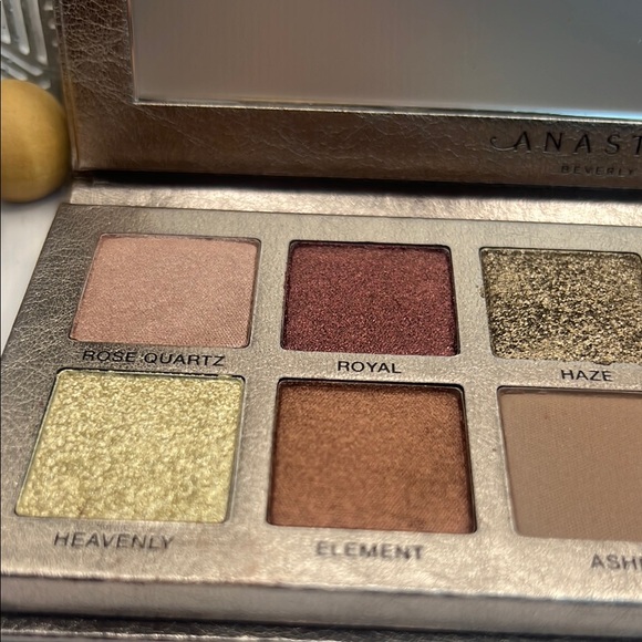 Anastasia Beverly Hills Rose Metals Eyeshadow Palette - Picture 4 of 13